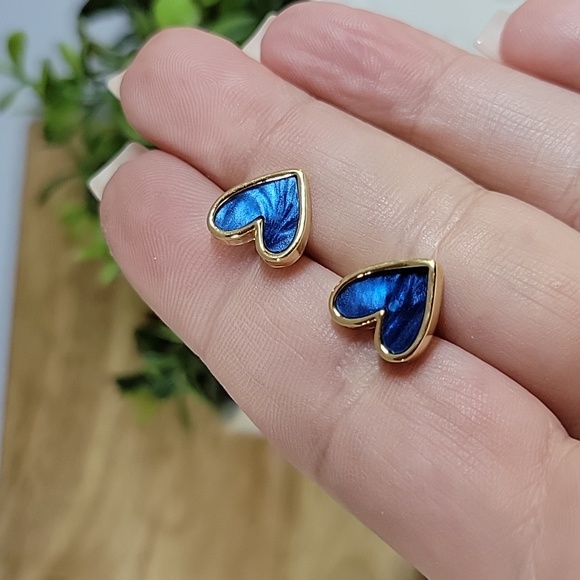 🔥LAST PAIR🔥 Blue Heart Stud Earrings - Picture 4 of 6